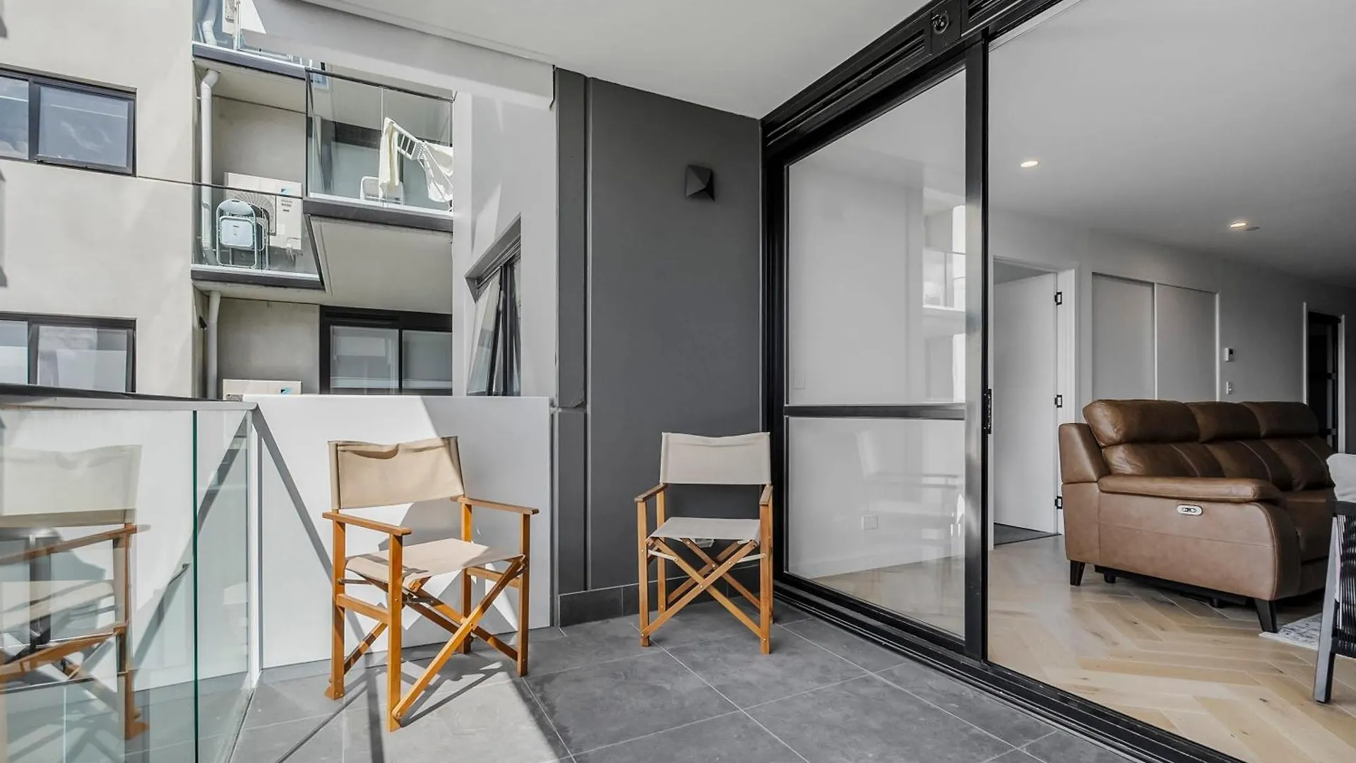 'Downtown At The Elliott' Modern City Style Hobart
