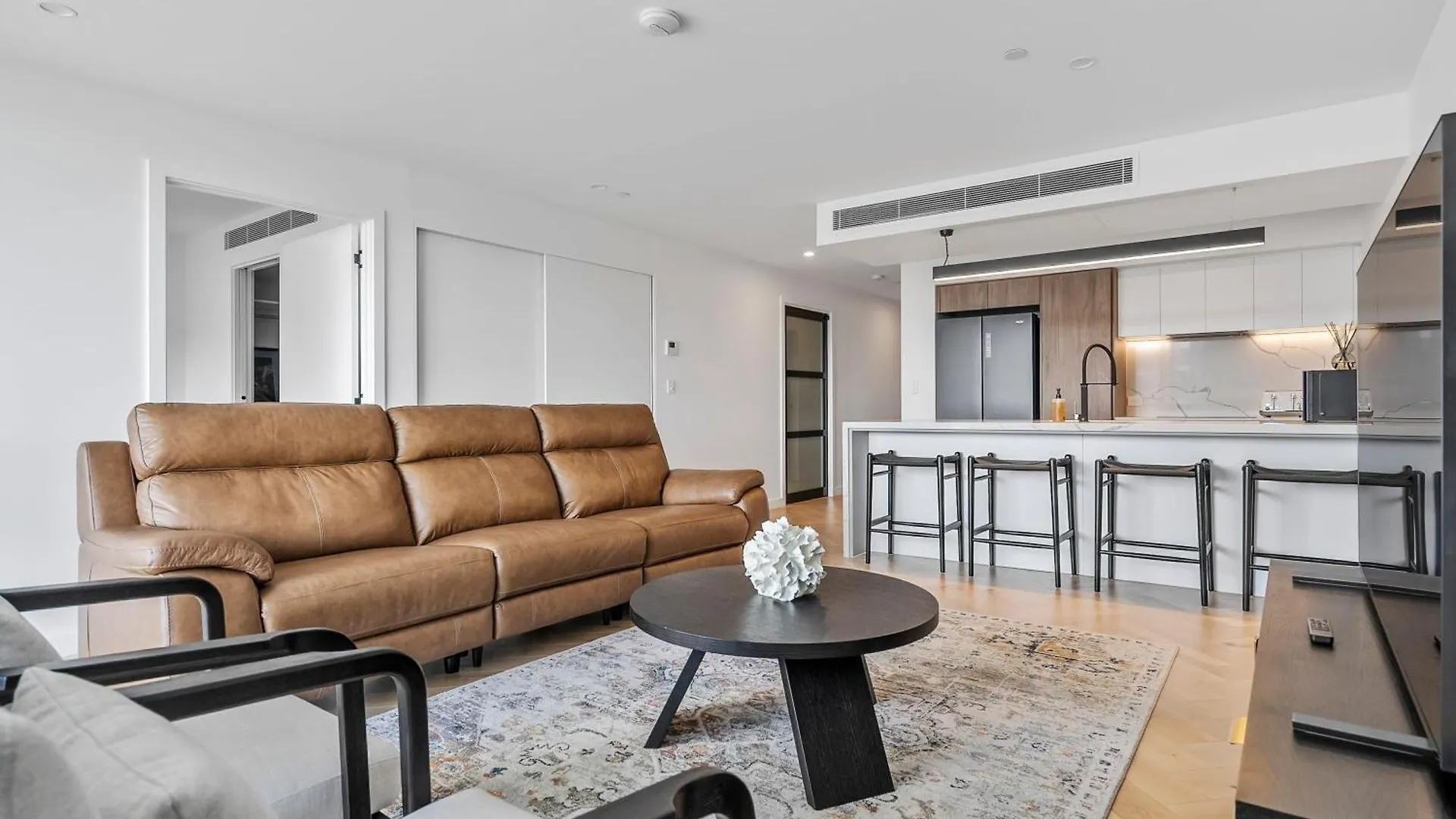 Apartment 'Downtown At The Elliott' Modern City Style Hobart Australia